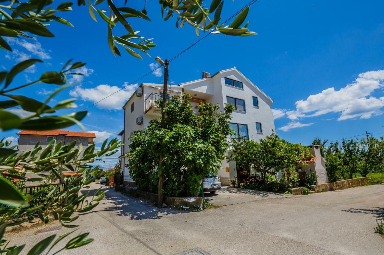 Apartments Mila Kaštela Exteriör bild